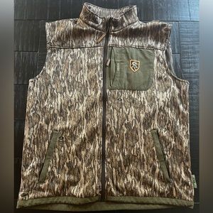 Drake Bottomland camouflage hunting vest.  Size XL.  Non-Typical series.